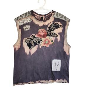 Statement tee. One of a kind - size M